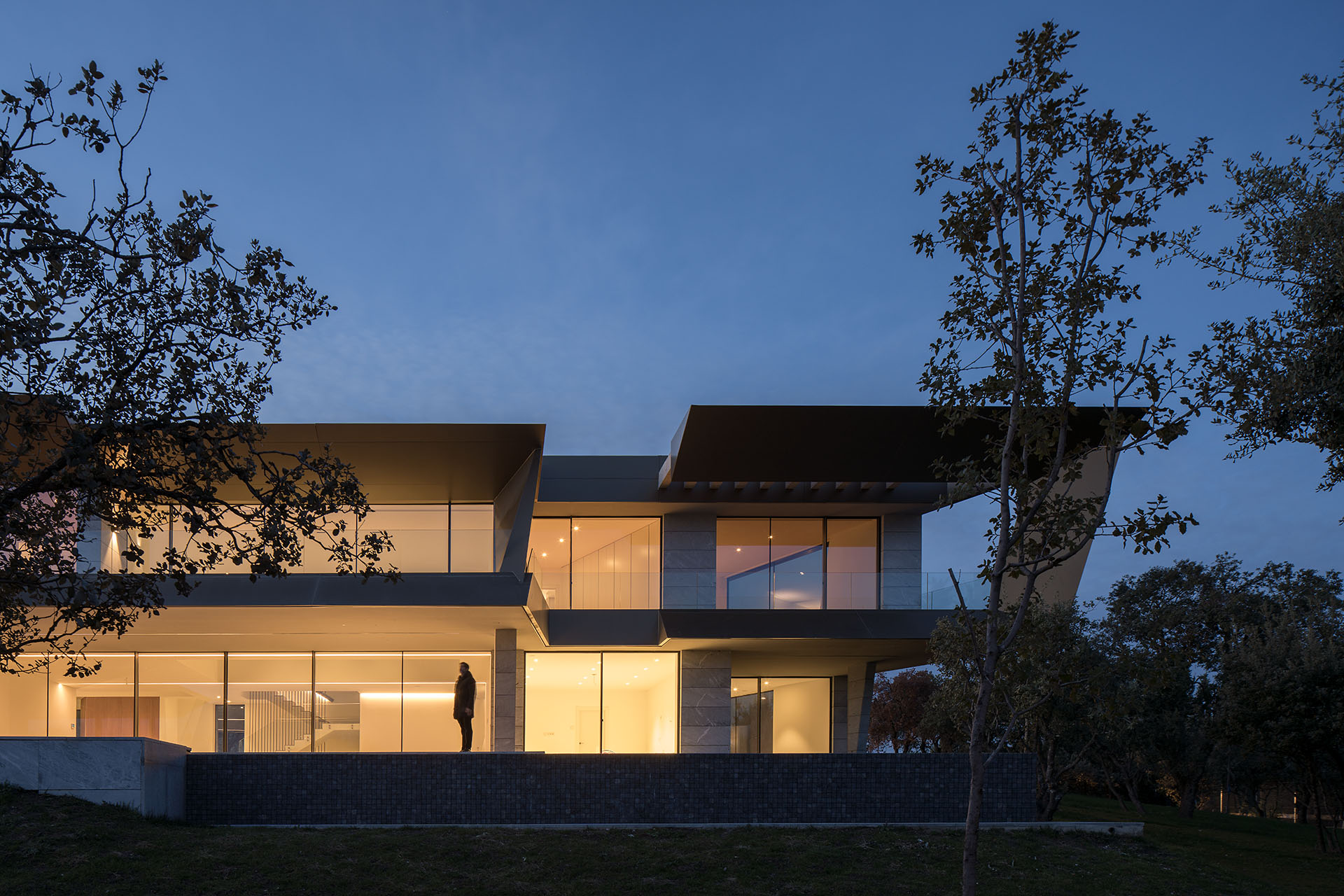 CASA<br> ENTRE ENCINAS