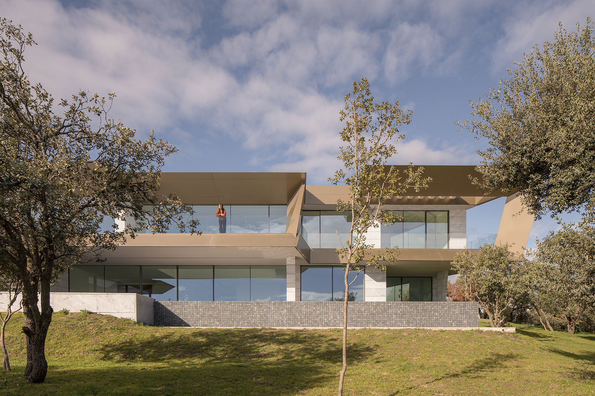 CASA<br> ENTRE ENCINAS