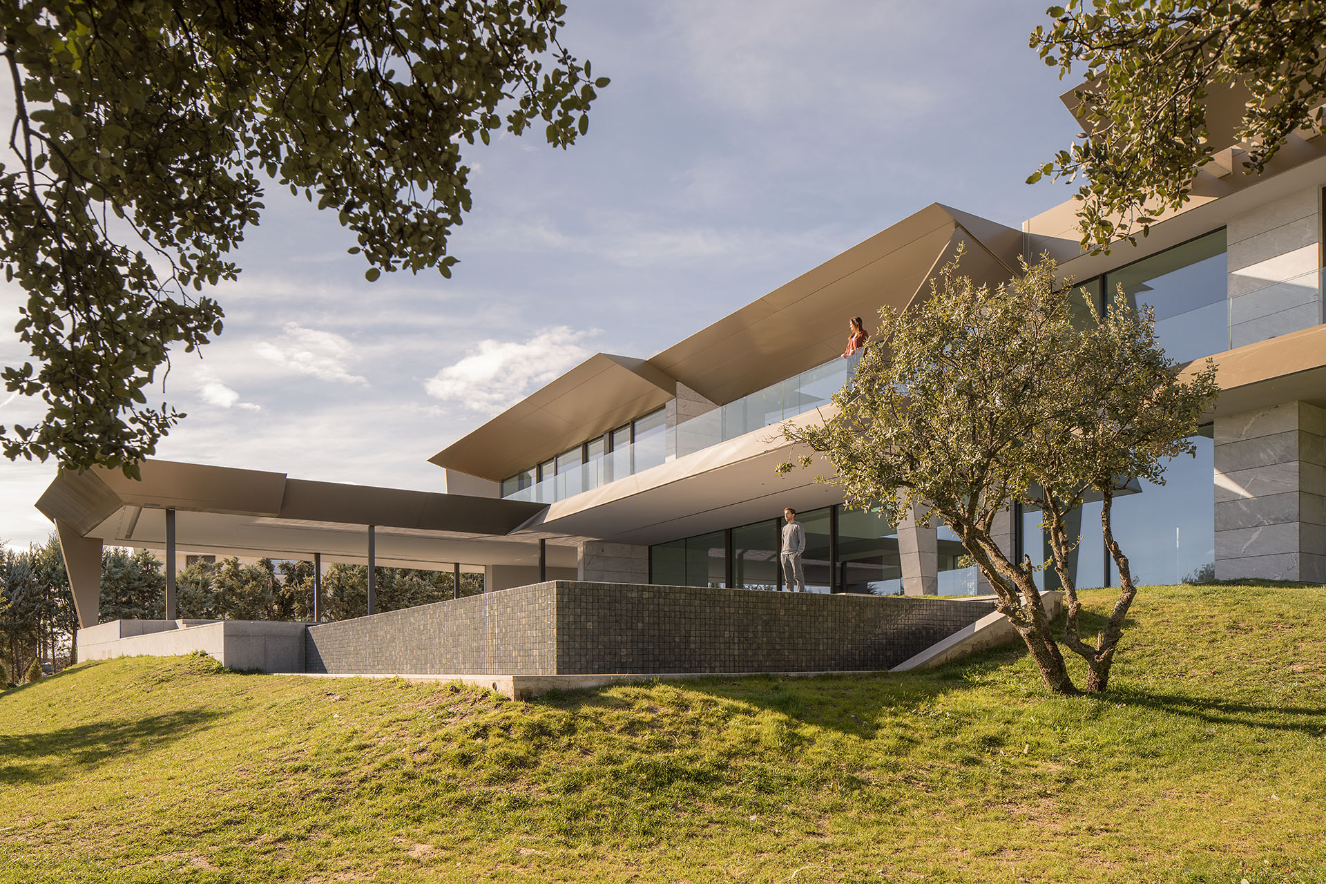 CASA<br> ENTRE ENCINAS