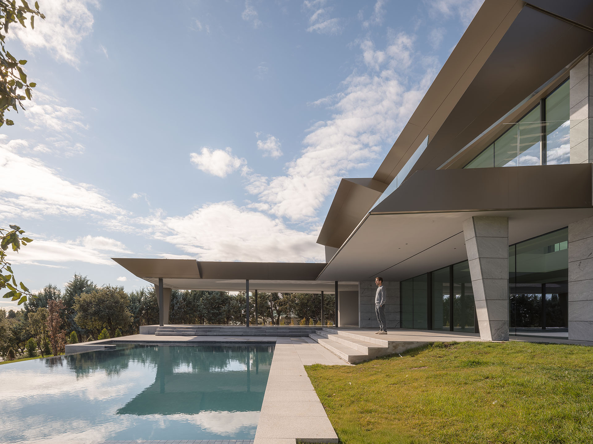 CASA<br> ENTRE ENCINAS