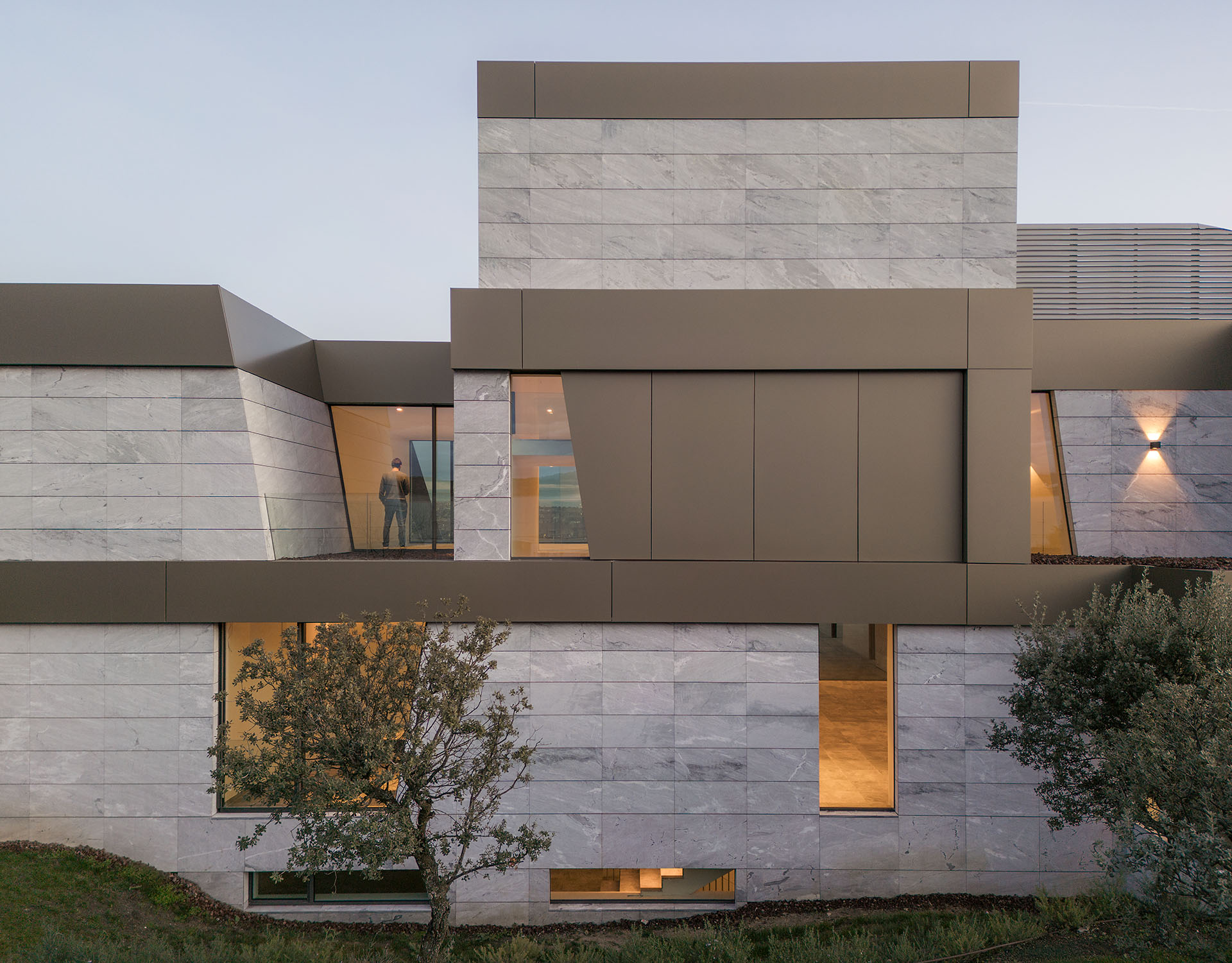 CASA<br> ENTRE ENCINAS