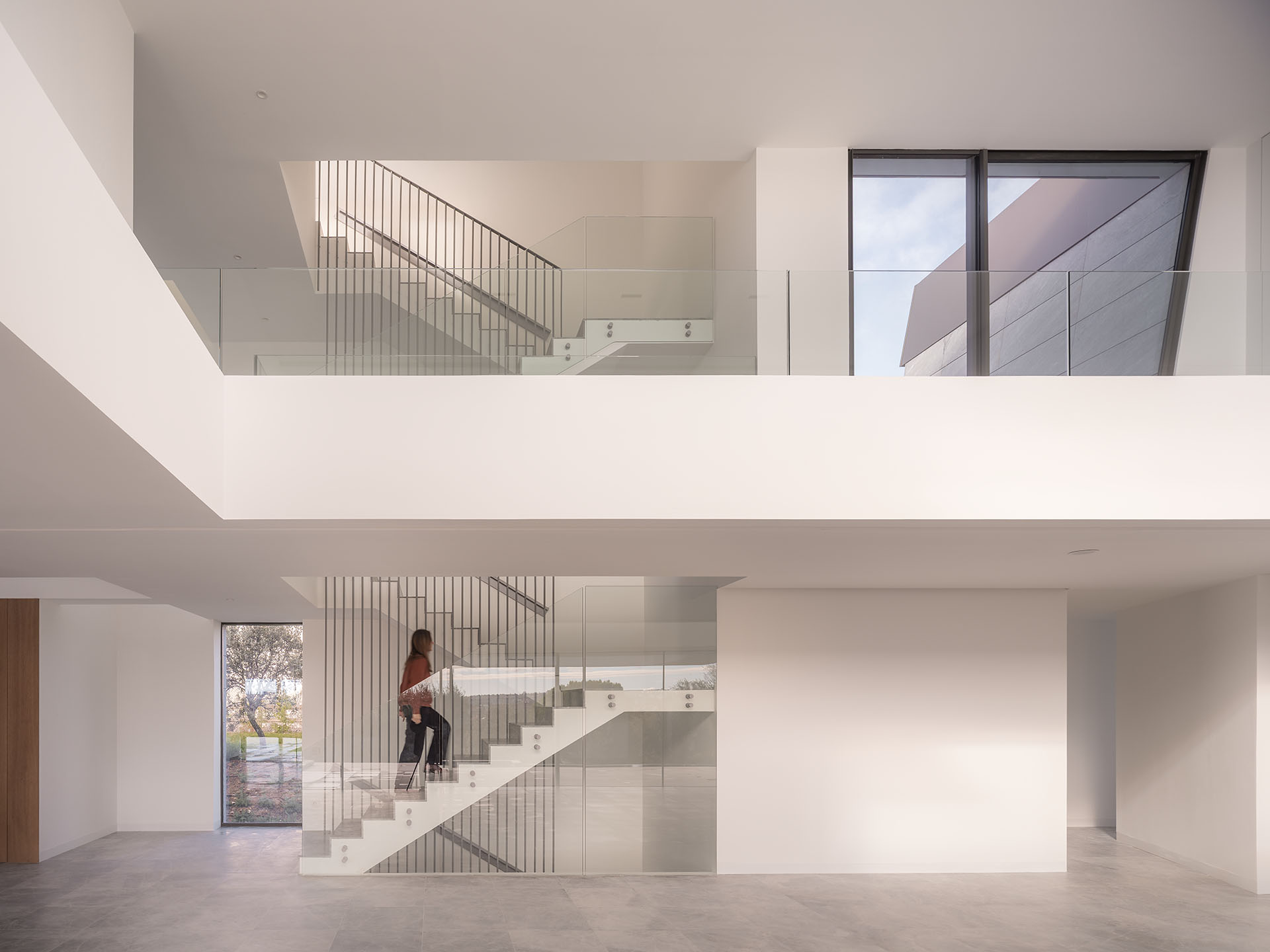 CASA<br> ENTRE ENCINAS