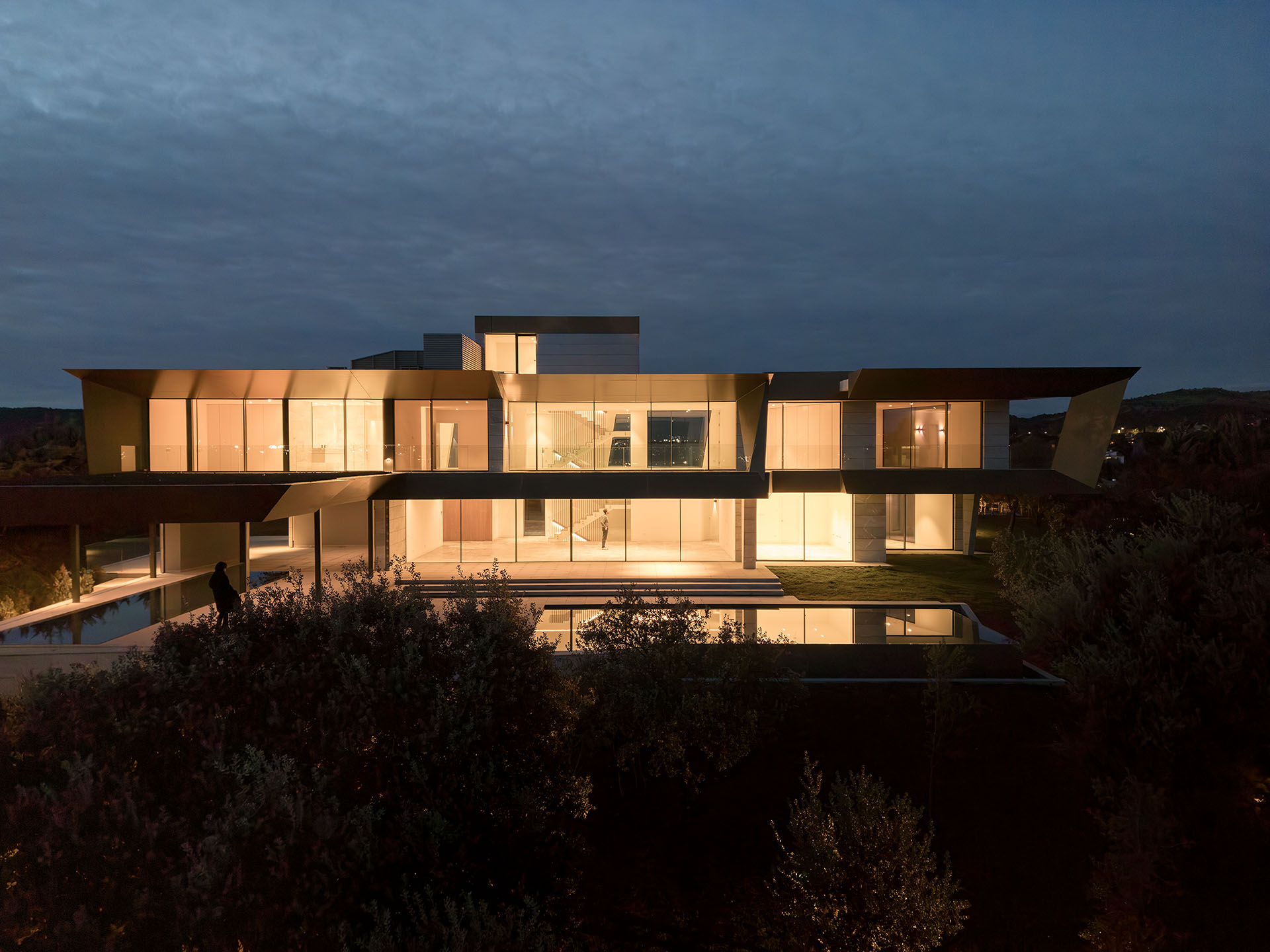 CASA<br> ENTRE ENCINAS